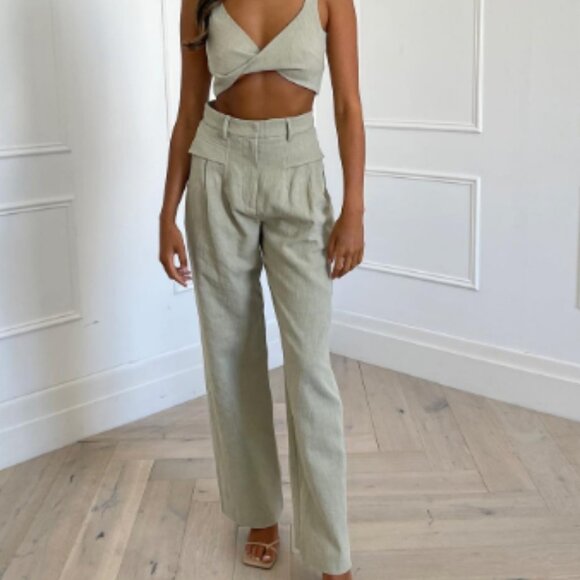 NWT Bec + Bridge Phoebe Straight Leg Trouser Style Pant in Light Khaki US 2 - Picture 1 of 5